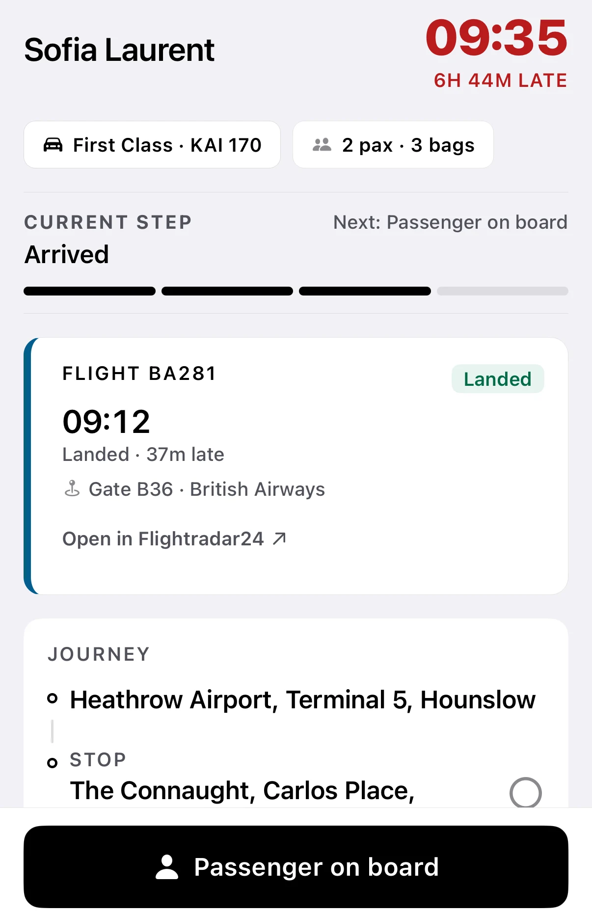 Kairo Driver active job with passenger and luggage detail, journey progress, Flightradar24 flight tracking, route and next action